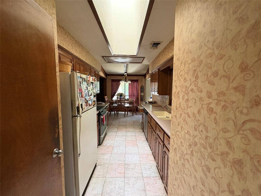 2730 Cladius Drive, Grand Prairie, TX 75052 2730 Cladius Drive, Grand Prairie, TX 75052