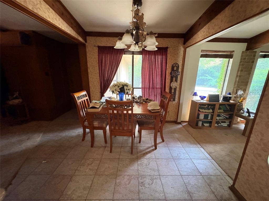 2730 Cladius Drive, Grand Prairie, TX 75052 Dine in kitchen