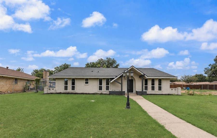 Property photo for 3914 Shady Hollow Lane, Dallas, TX