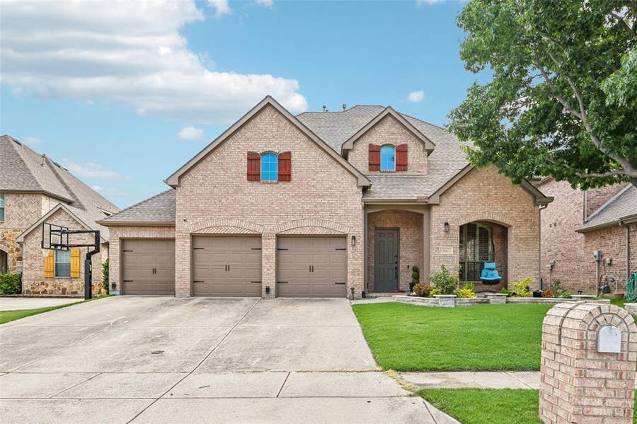 Property photo for 837 Moss Cliff Circle, McKinney, TX