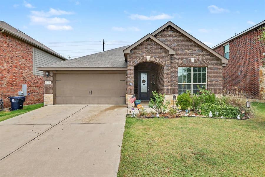 Property photo for 5216 Persimmon Drive, Denton, TX