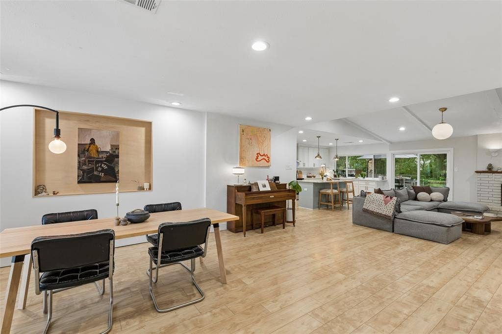 3818 Ruidosa Avenue, Dallas, TX 75228 3818 Ruidosa Avenue, Dallas, TX 75228