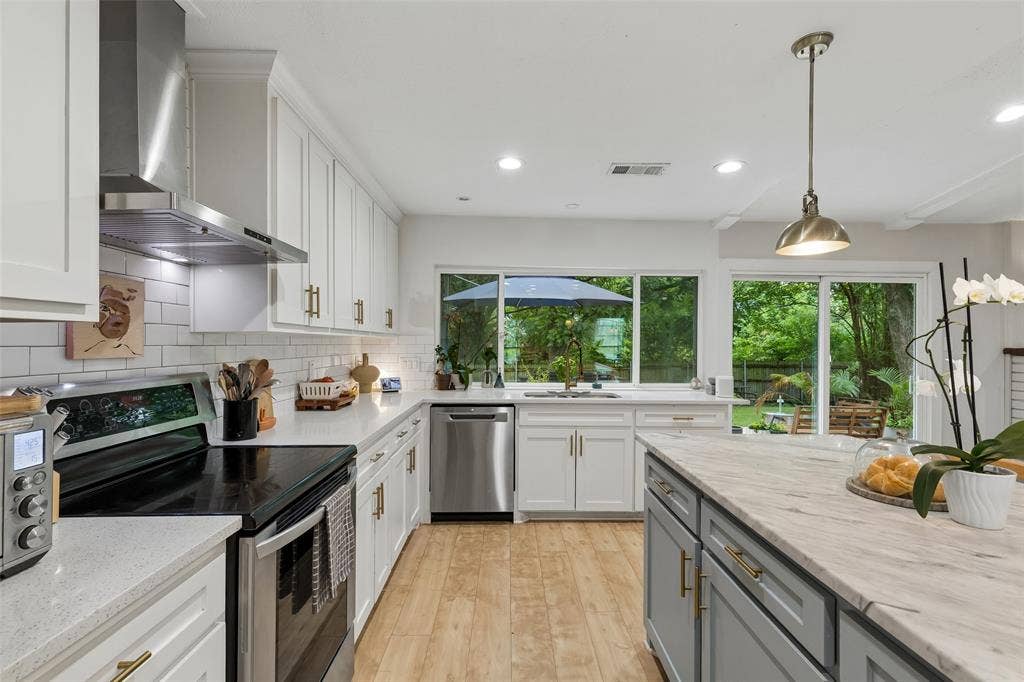 3818 Ruidosa Avenue, Dallas, TX 75228 3818 Ruidosa Avenue, Dallas, TX 75228