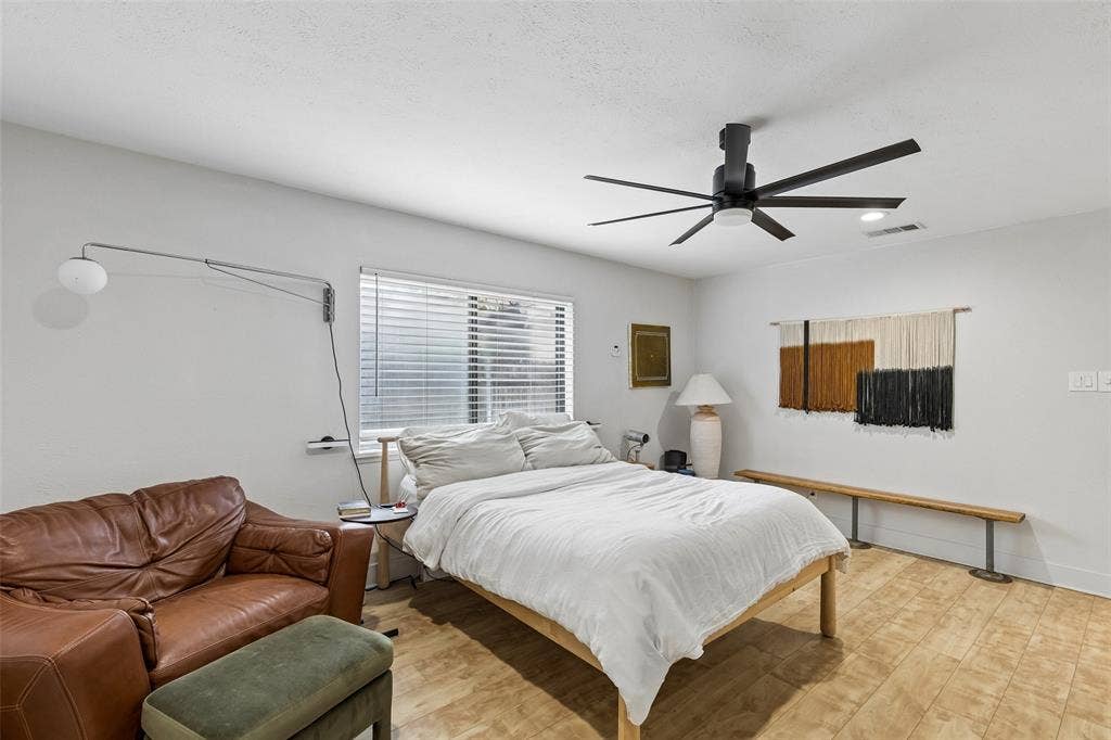 3818 Ruidosa Avenue, Dallas, TX 75228 3818 Ruidosa Avenue, Dallas, TX 75228