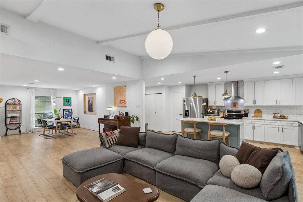 3818 Ruidosa Avenue, Dallas, TX 75228 3818 Ruidosa Avenue, Dallas, TX 75228