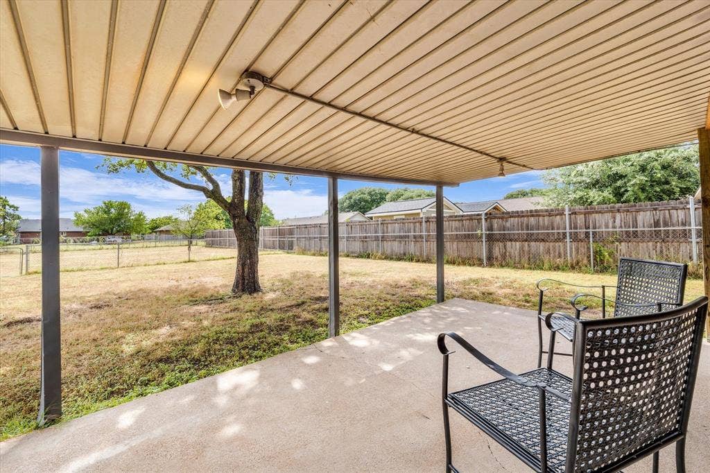 1013 S Madison Street, McGregor, TX 76657 Covered Patio overlooks back yard