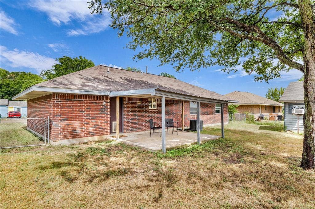 1013 S Madison Street, McGregor, TX 76657 1013 S Madison Street, McGregor, TX 76657