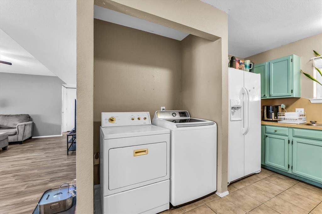 1013 S Madison Street, McGregor, TX 76657 Laundry closet