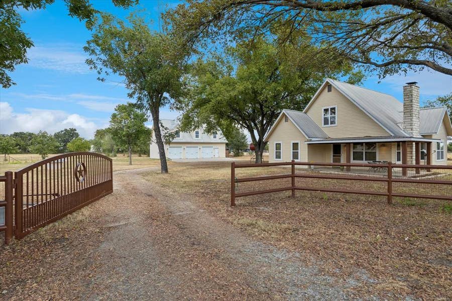Property photo for 16927 W FM 922, Rosston, TX