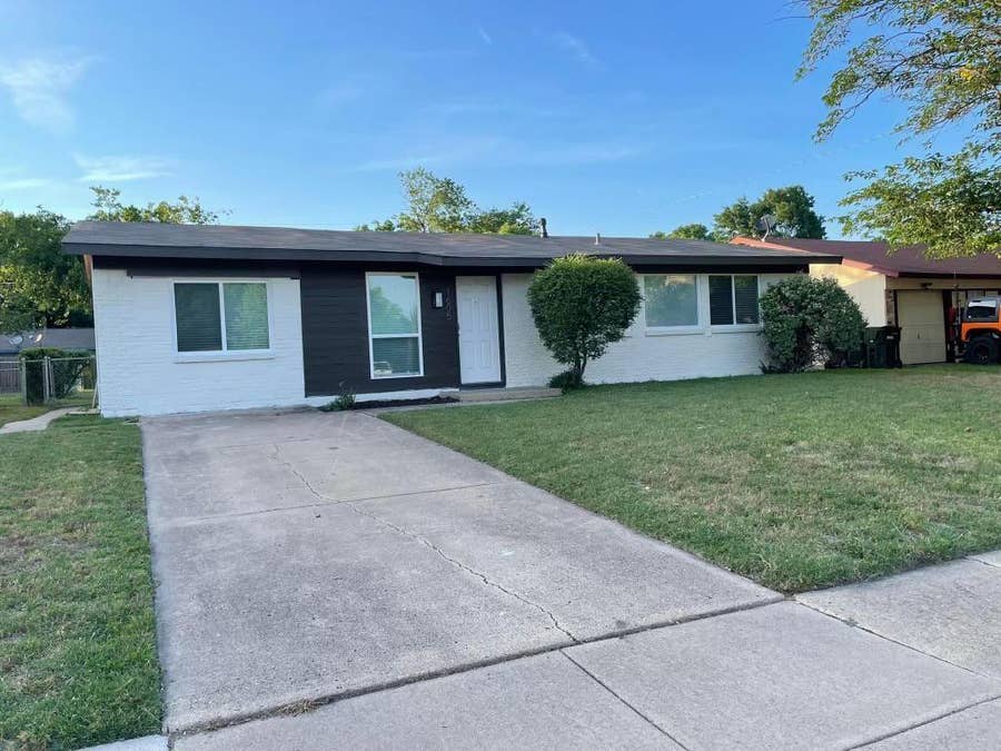 Property photo for 1605 Hawthorne Lane, Plano, TX