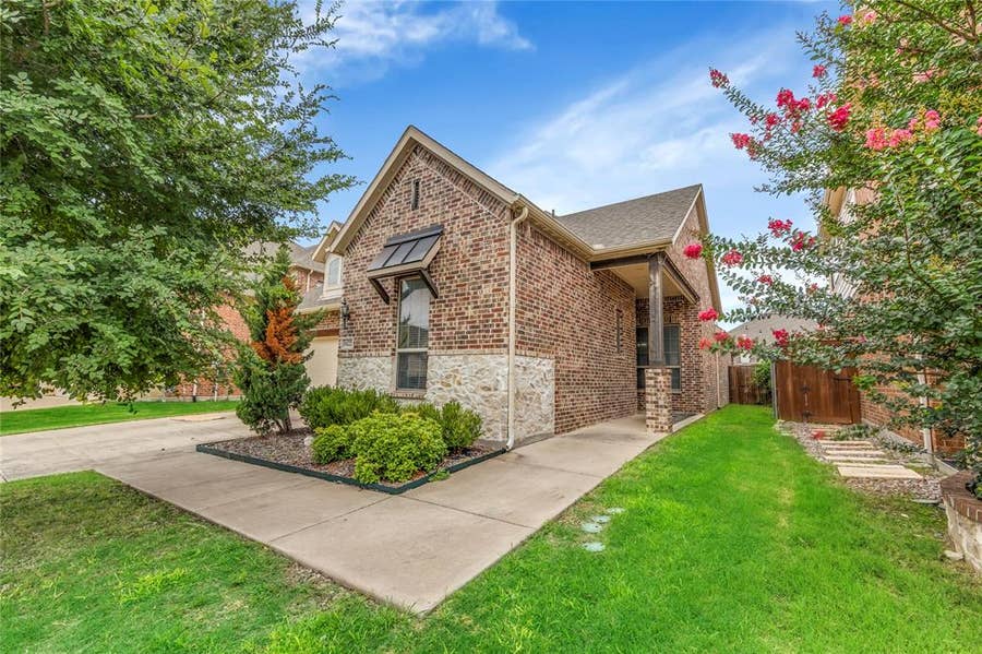 Property photo for 1622 Grove Park Place, Garland, TX