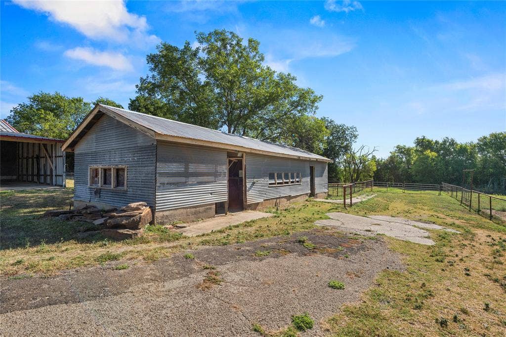 1305 S Old Temple Road, Lorena, TX 76655 1305 S Old Temple Road, Lorena, TX 76655