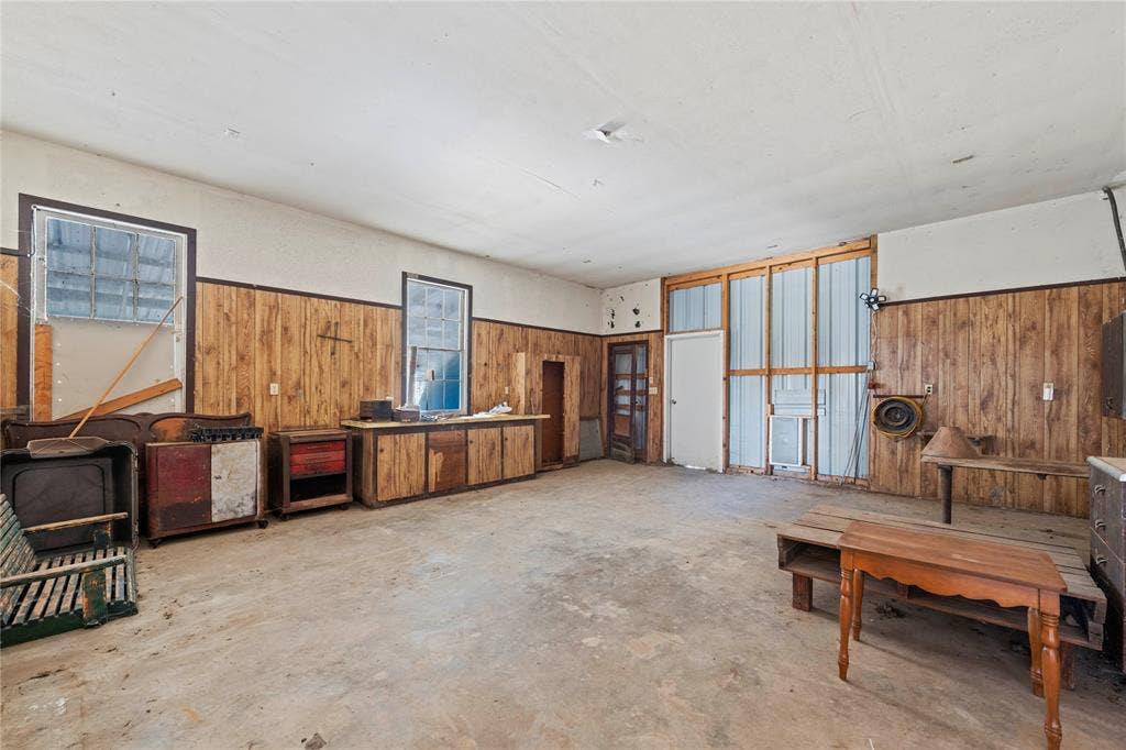 1305 S Old Temple Road, Lorena, TX 76655 1305 S Old Temple Road, Lorena, TX 76655