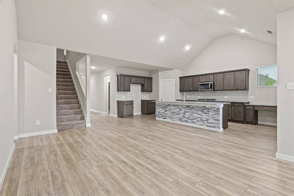 652 Congressional Avenue, Red Oak, TX 75154 652 Congressional Avenue, Red Oak, TX 75154