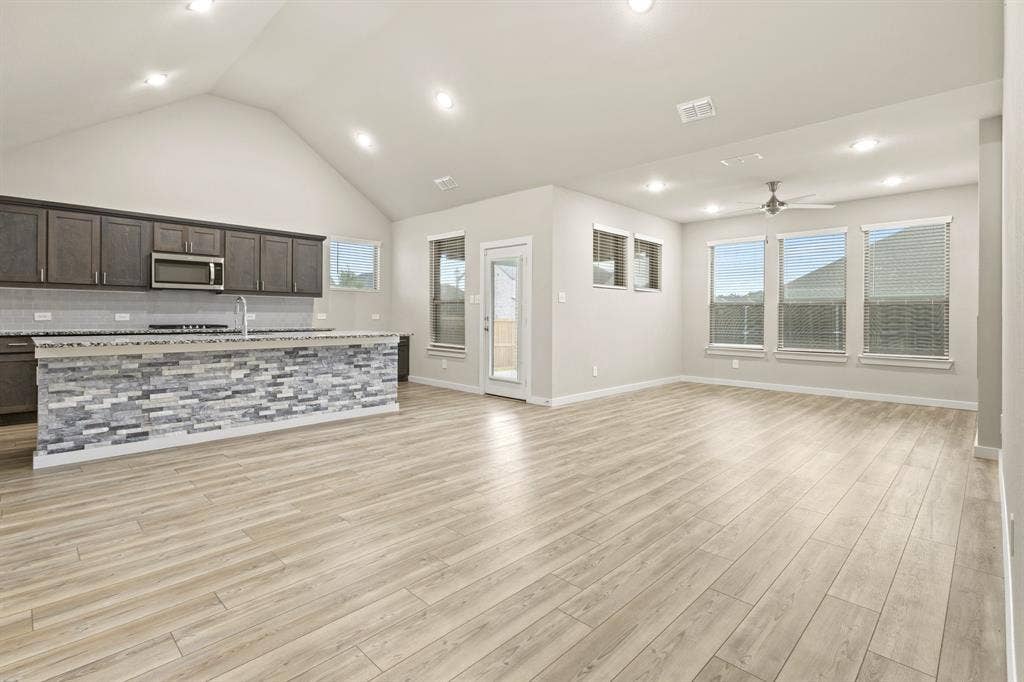 652 Congressional Avenue, Red Oak, TX 75154 652 Congressional Avenue, Red Oak, TX 75154