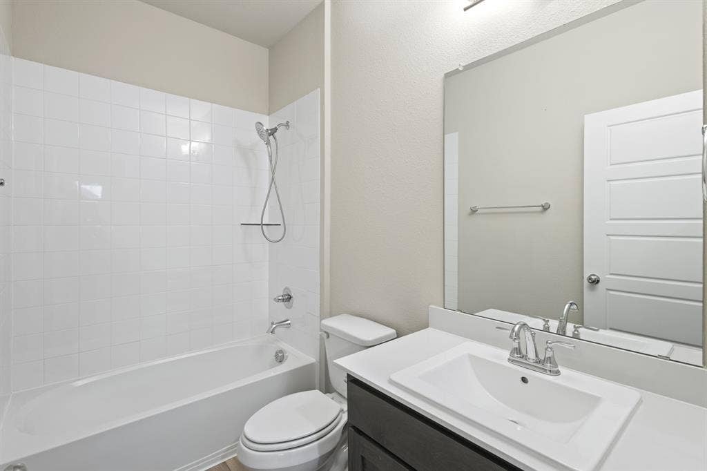 652 Congressional Avenue, Red Oak, TX 75154 652 Congressional Avenue, Red Oak, TX 75154