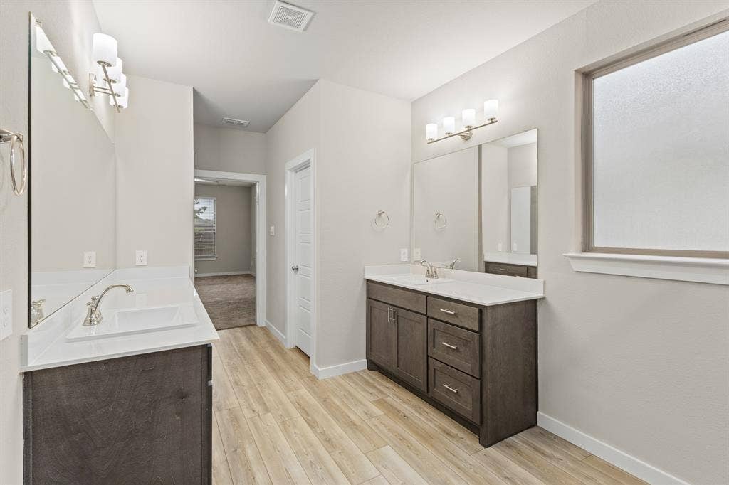 652 Congressional Avenue, Red Oak, TX 75154 652 Congressional Avenue, Red Oak, TX 75154