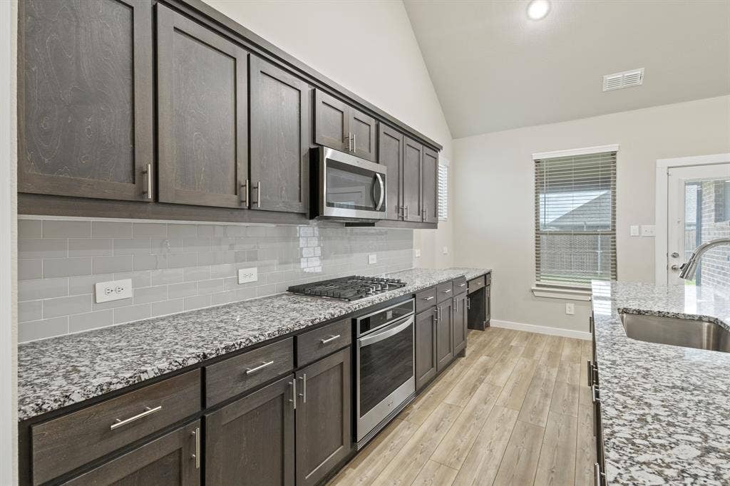 652 Congressional Avenue, Red Oak, TX 75154 652 Congressional Avenue, Red Oak, TX 75154