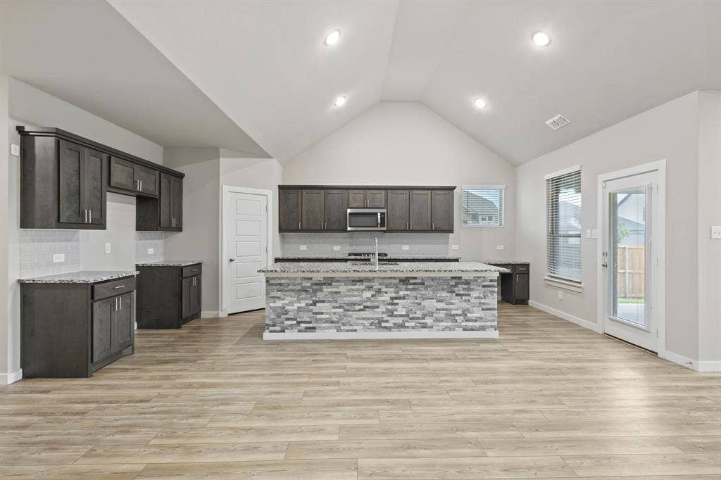 652 Congressional Avenue, Red Oak, TX 75154 652 Congressional Avenue, Red Oak, TX 75154
