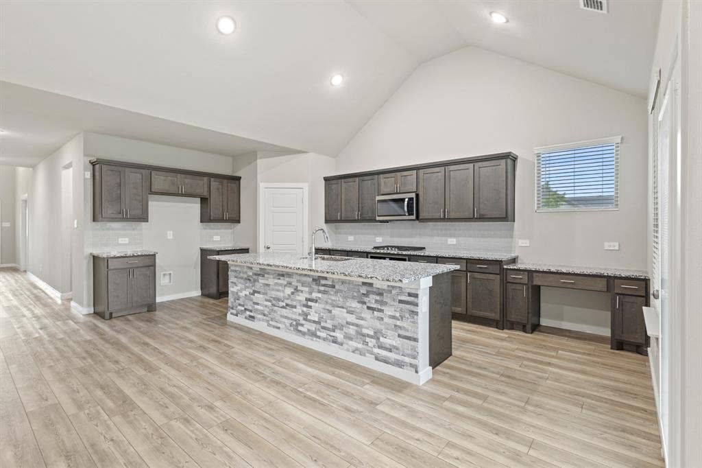 652 Congressional Avenue, Red Oak, TX 75154 652 Congressional Avenue, Red Oak, TX 75154