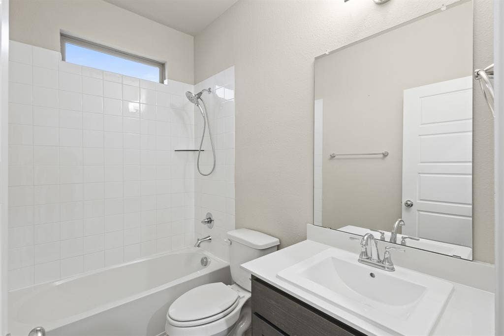 652 Congressional Avenue, Red Oak, TX 75154 652 Congressional Avenue, Red Oak, TX 75154