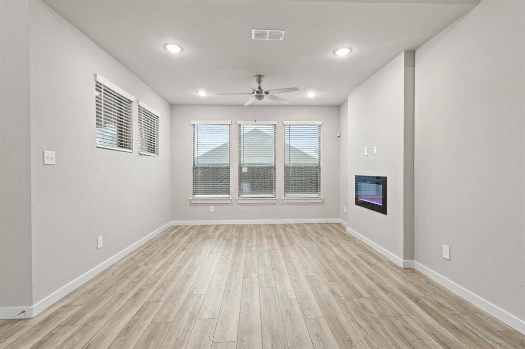 652 Congressional Avenue, Red Oak, TX 75154 652 Congressional Avenue, Red Oak, TX 75154