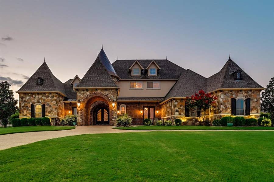 Property photo for 7001 Diamond Oaks Drive, Mansfield, TX