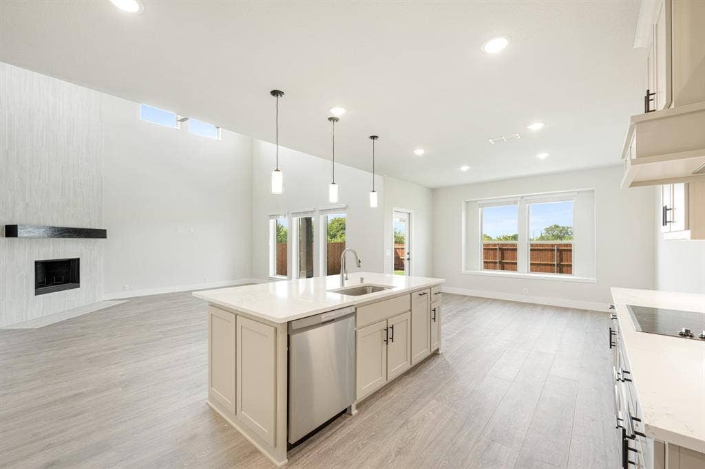 1213 Summer Grove Drive, Midlothian, TX 76065