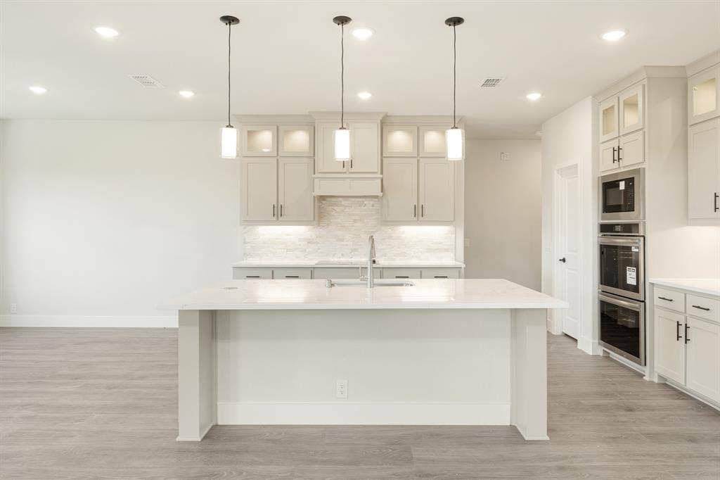 1213 Summer Grove Drive, Midlothian, TX 76065
