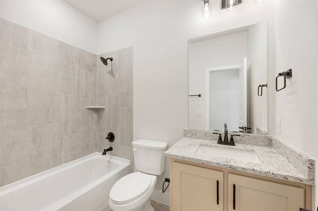 1213 Summer Grove Drive, Midlothian, TX 76065