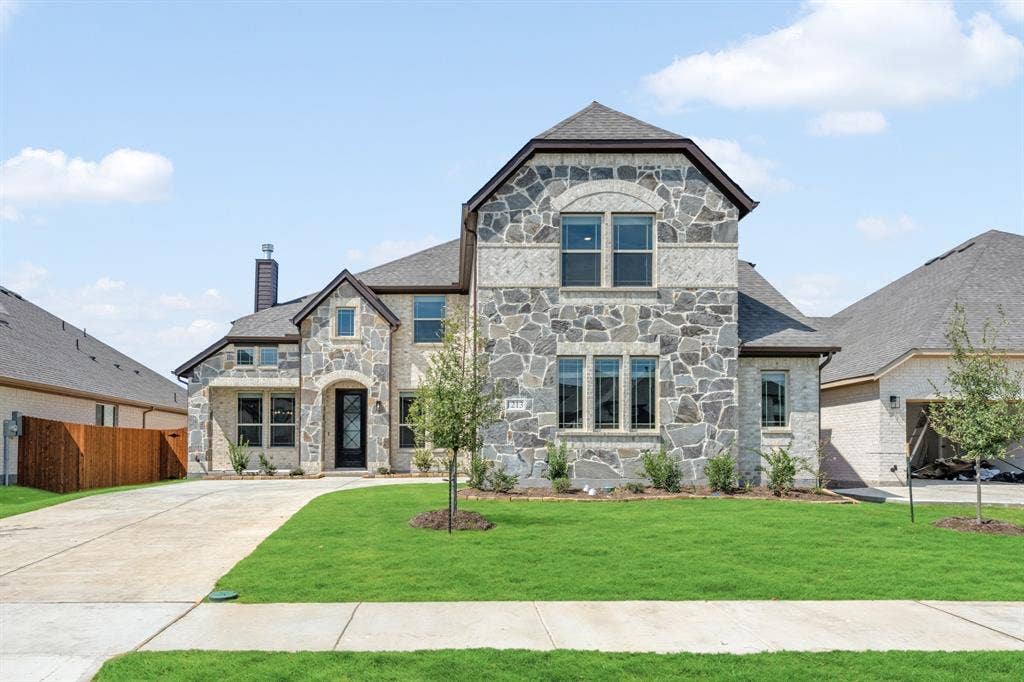 1213 Summer Grove Drive, Midlothian, TX 76065