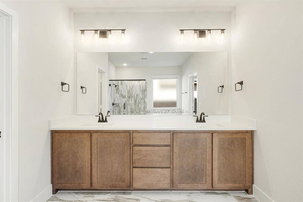 1213 Summer Grove Drive, Midlothian, TX 76065