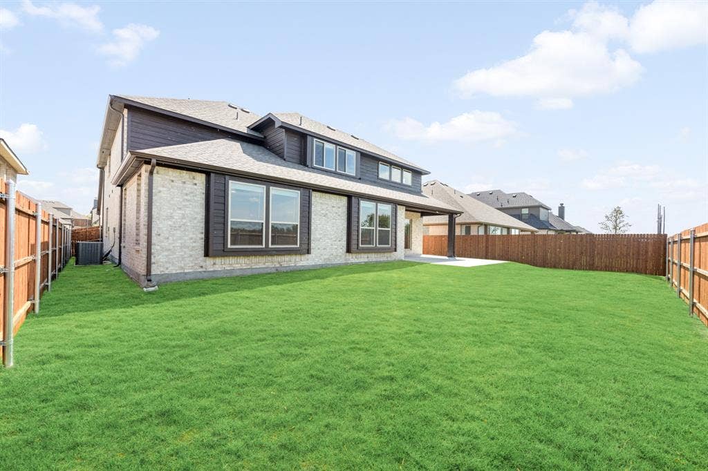 1213 Summer Grove Drive, Midlothian, TX 76065