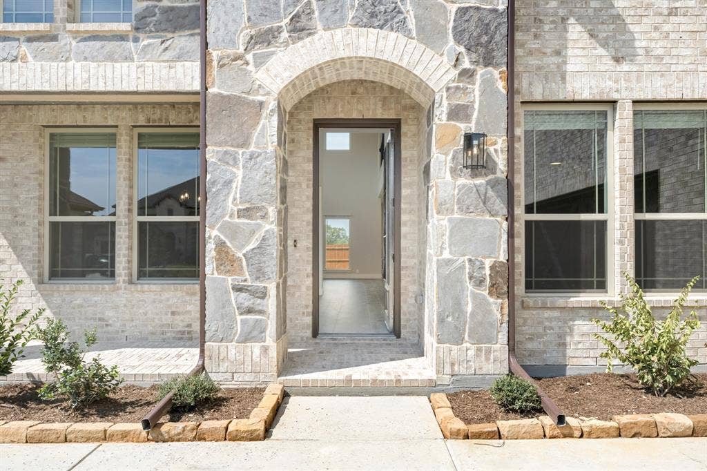 1213 Summer Grove Drive, Midlothian, TX 76065