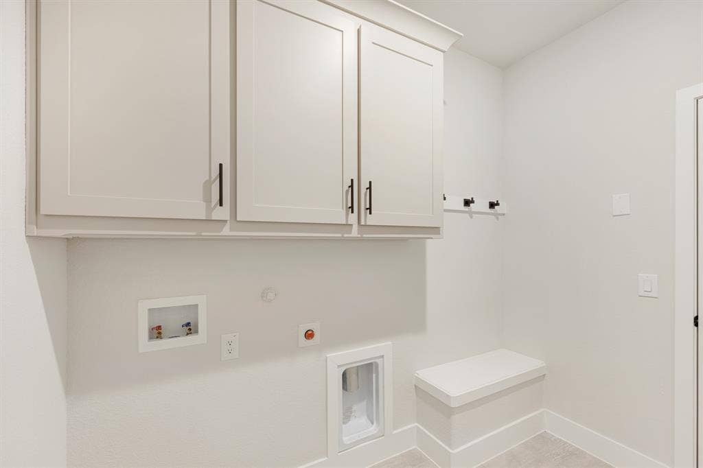 1213 Summer Grove Drive, Midlothian, TX 76065