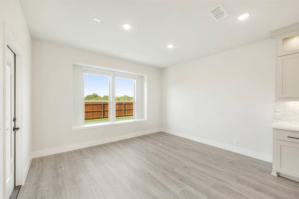 1213 Summer Grove Drive, Midlothian, TX 76065