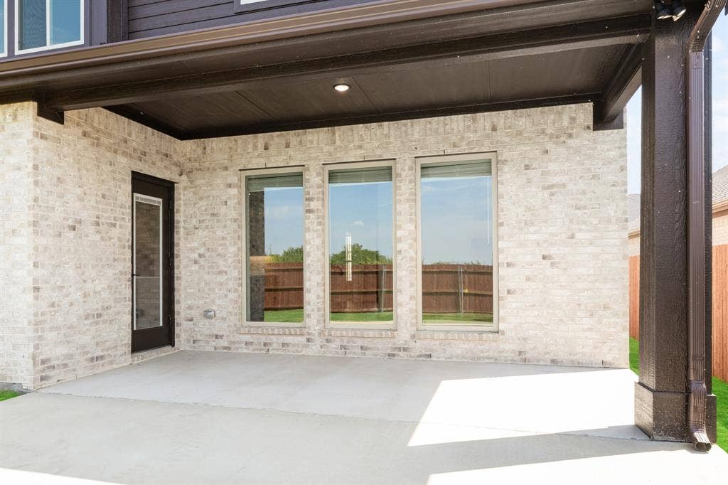 1213 Summer Grove Drive, Midlothian, TX 76065