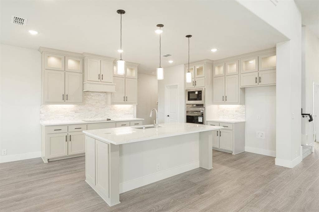 1213 Summer Grove Drive, Midlothian, TX 76065