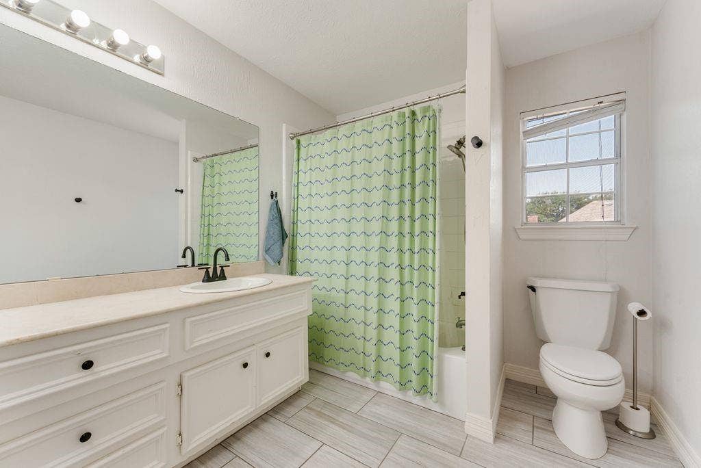 Hall bathroom upstairs.