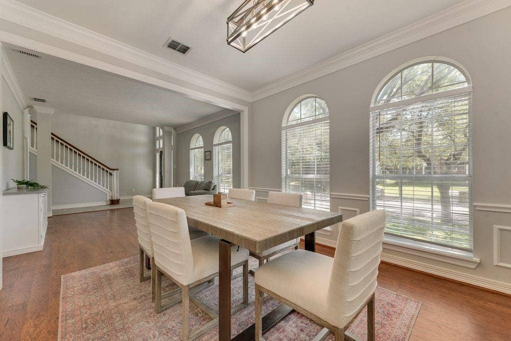 Dining room.