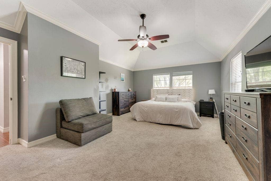 Spacious primary bedroom.