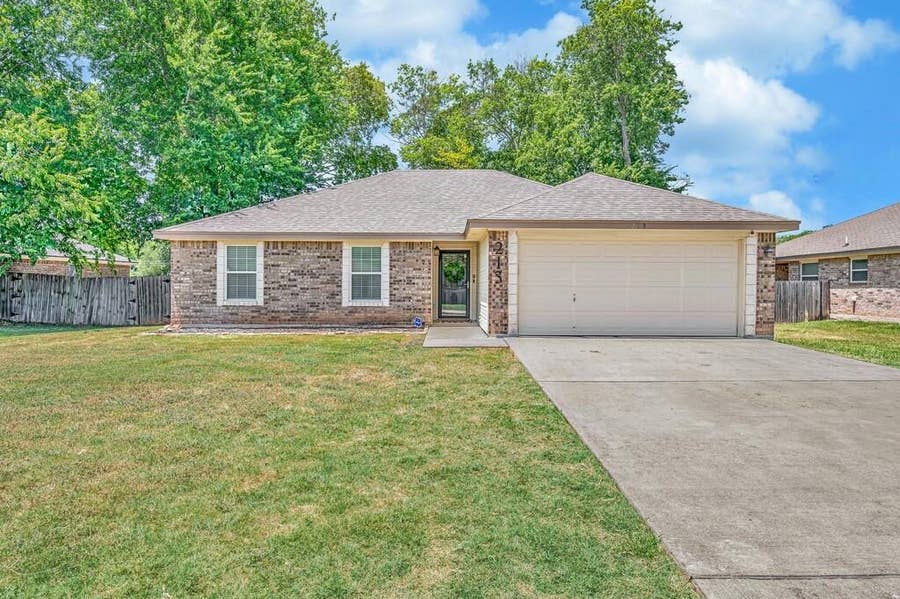 Property photo for 213 Woodlands Boulevard, Bellmead, TX
