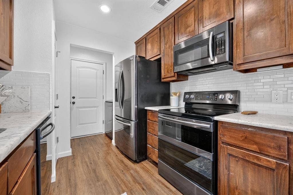 2511 Poppy Lane, Euless, TX 76039 2511 Poppy Lane, Euless, TX 76039