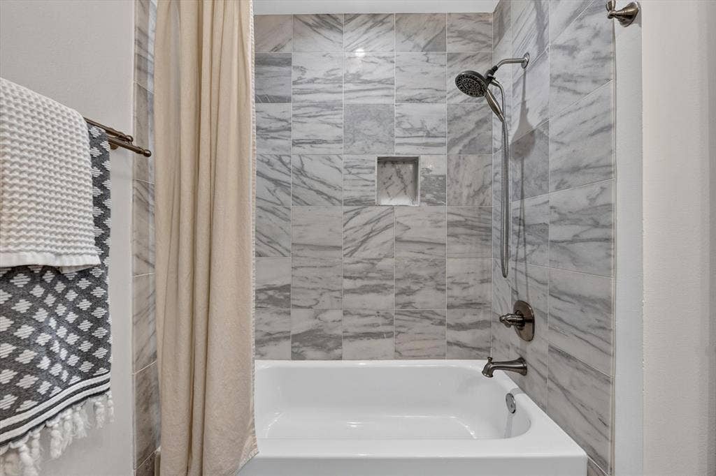 2511 Poppy Lane, Euless, TX 76039 2511 Poppy Lane, Euless, TX 76039
