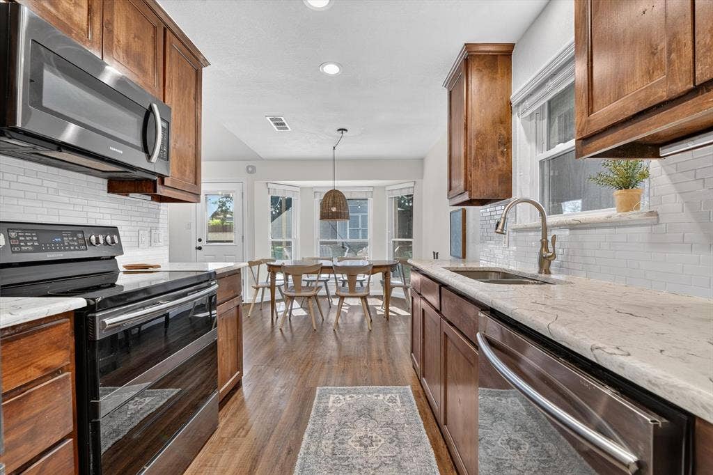 2511 Poppy Lane, Euless, TX 76039 2511 Poppy Lane, Euless, TX 76039