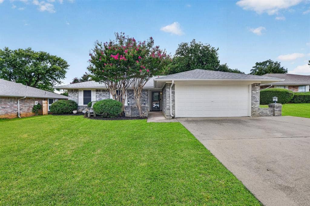 2511 Poppy Lane, Euless, TX 76039 2511 Poppy Lane, Euless, TX 76039