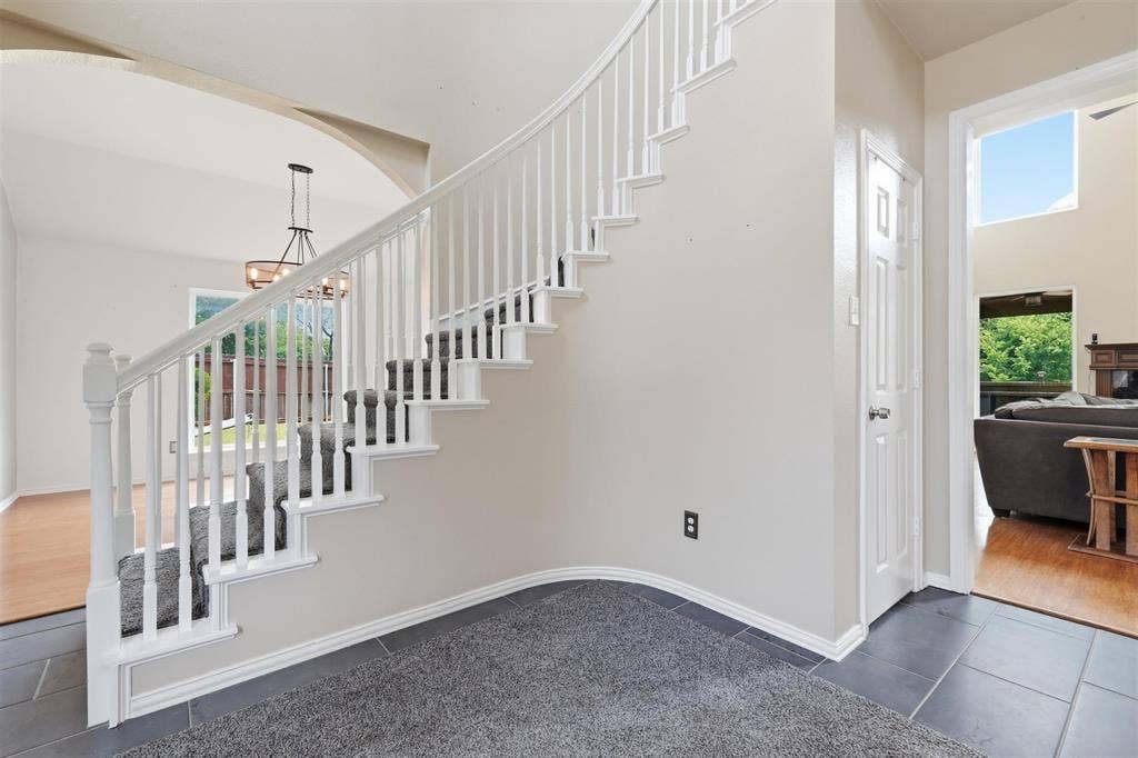 119 Dogwood Trail, Shady Shores, TX 76208 Grand Staircase