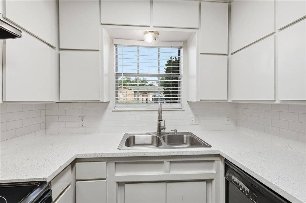 6540 Bernadine Drive, Watauga, TX 76148 6540 Bernadine Drive, Watauga, TX 76148