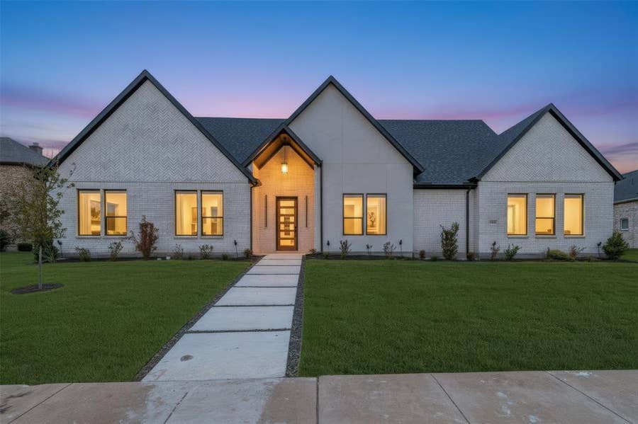 Property photo for 1104 Devonshire Drive N, Forney, TX