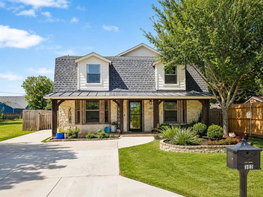 Property photo for 302 Denton Drive, Roanoke, TX